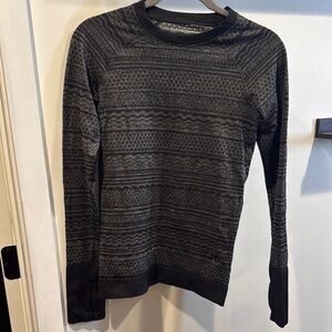 Lululemon Athletica Rest Leas Black Patterned long Sleeve Tee